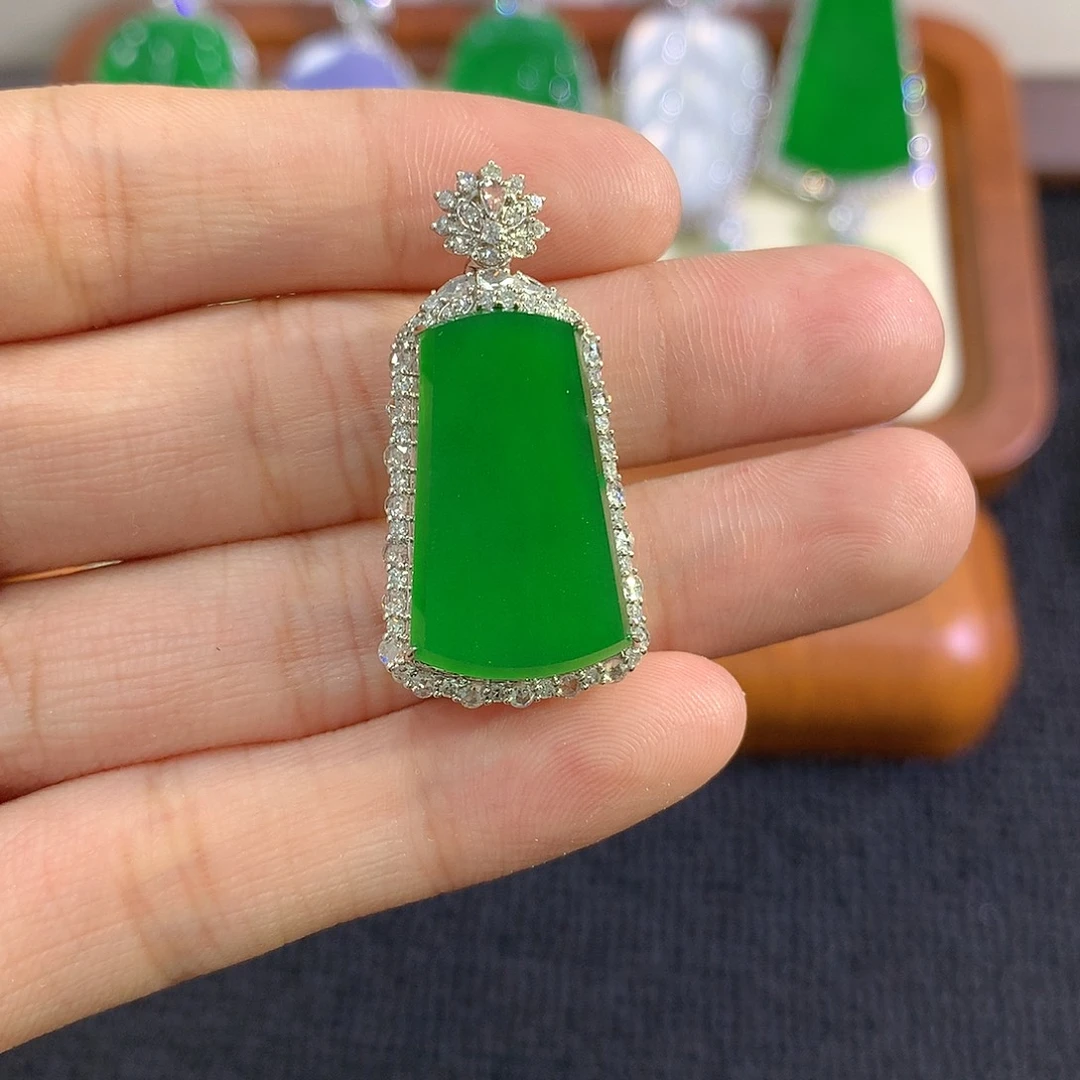 【闪购商品】吊坠(不含链)18K金镶嵌翡翠无事牌