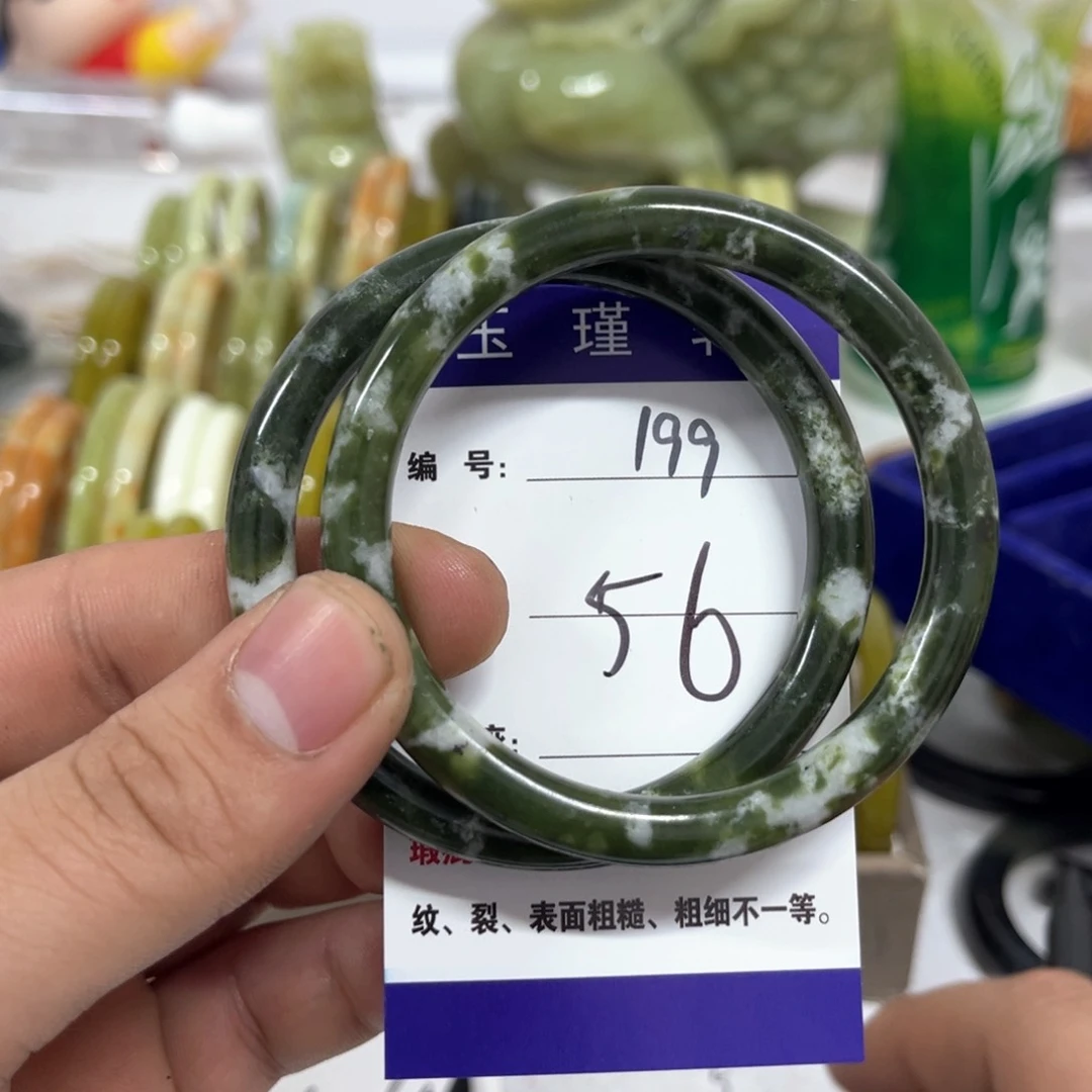 蛇纹石玉手镯未镶嵌