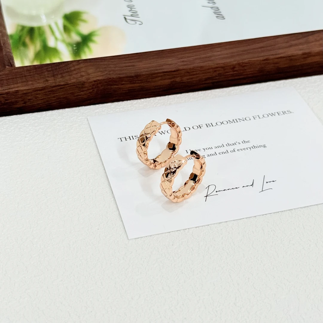 铜合金耳饰 ES-435法式简约气质菱格纹高级感通勤百搭耳圈