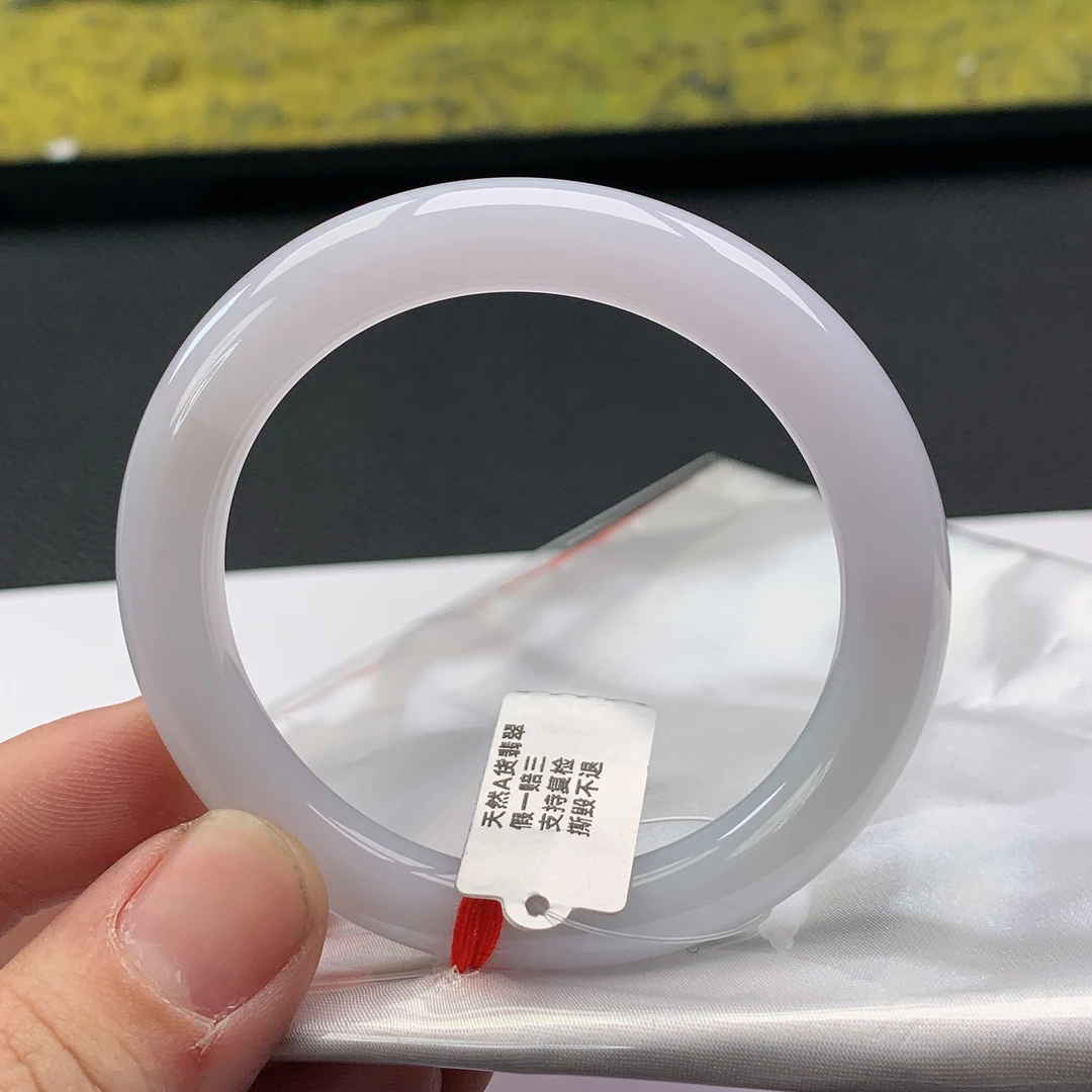 【玖玉珠宝】天然A货翡翠手镯52.8圆条淡粉起胶 Y0018