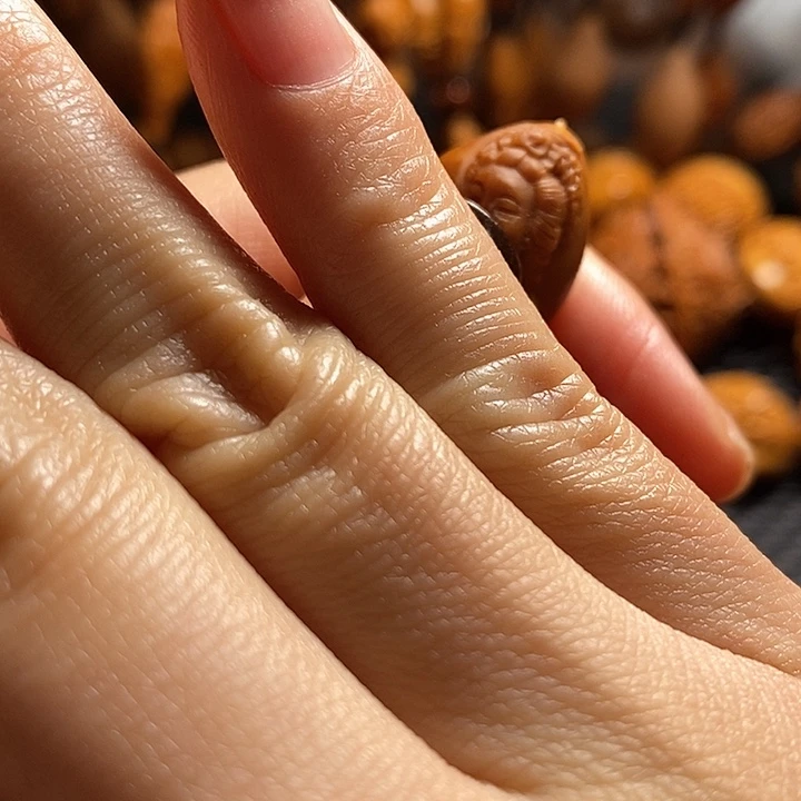 吊坠橄榄核青****老生命美女