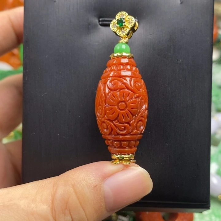 翡翠未镶嵌吊坠(赠链)
