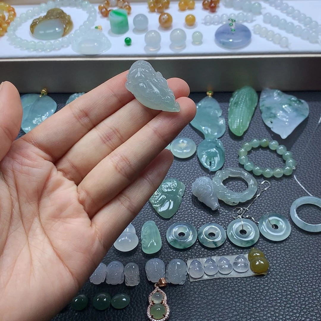 翡翠未镶嵌颈饰金蟾