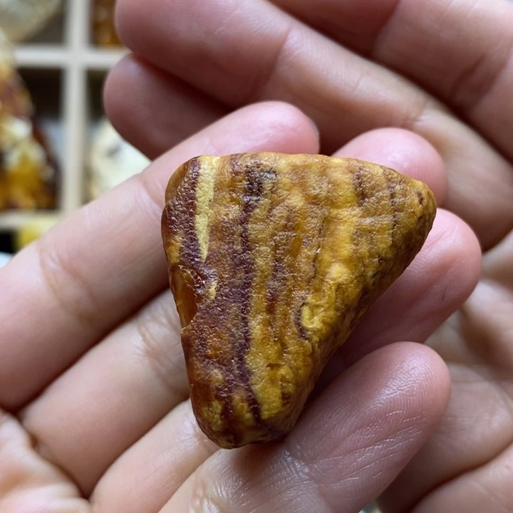 定制琥珀蜜蜡花蜡虎皮