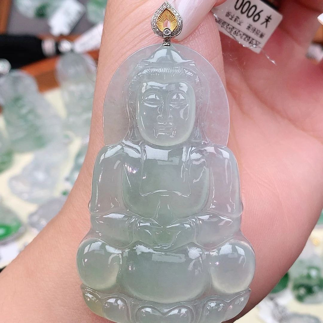 颈饰18K金镶嵌翡翠观音