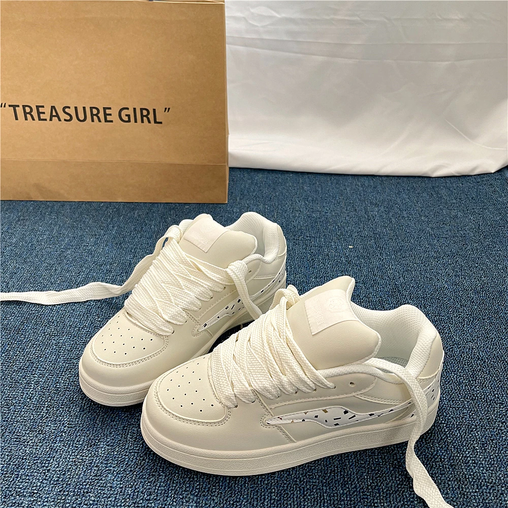 港风厚底米色面包鞋女ins潮2025秋季新款百搭运动休闲板鞋