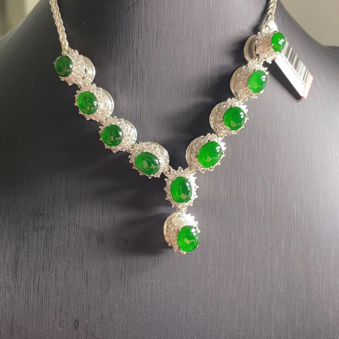 颈饰未镶嵌翡翠蛋面