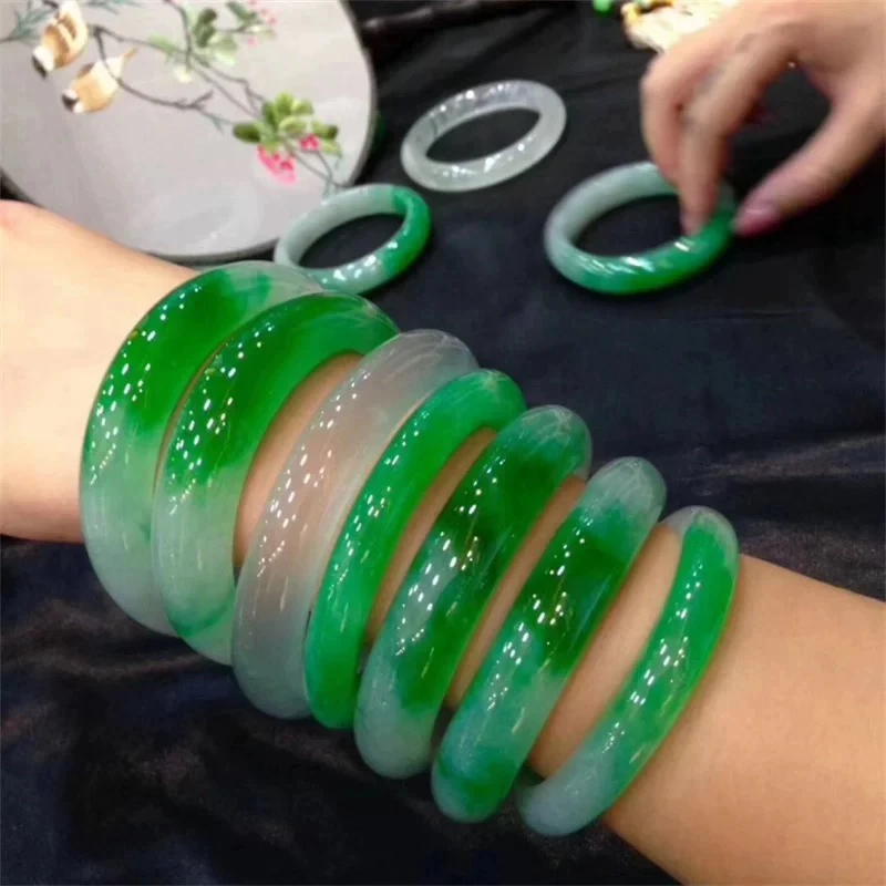 时尚缅风美人翠饰品