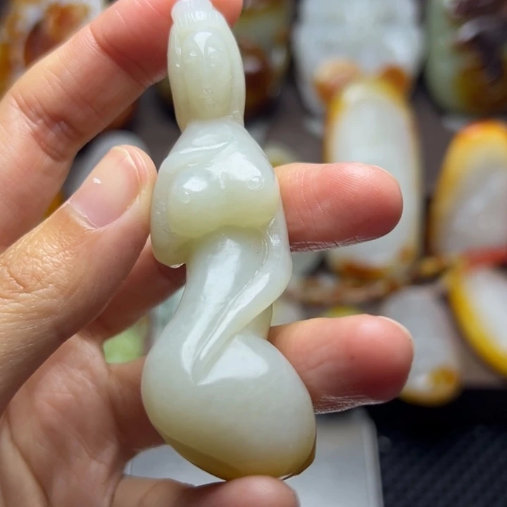 和田玉未镶嵌颈饰