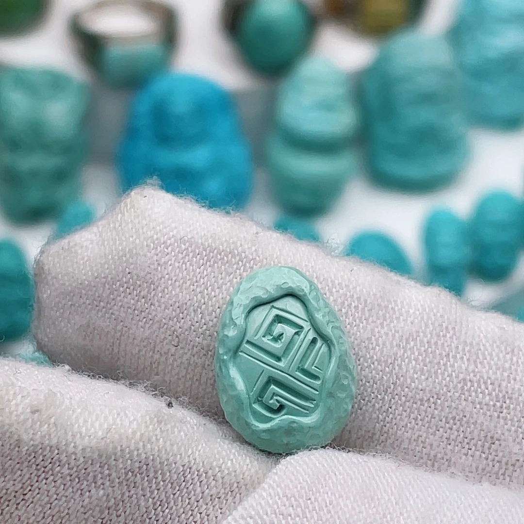 绿松石未镶嵌颈饰