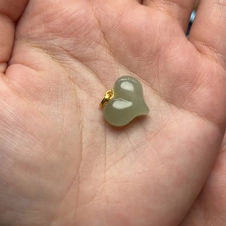 和田玉银S925镶嵌颈饰爱心吊坠