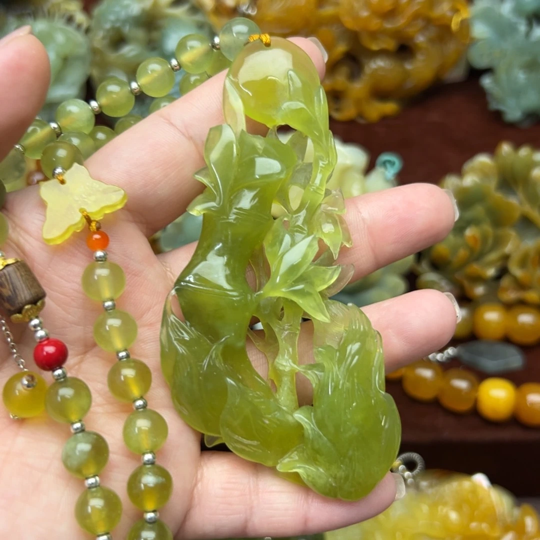 蛇纹石玉未镶嵌颈饰