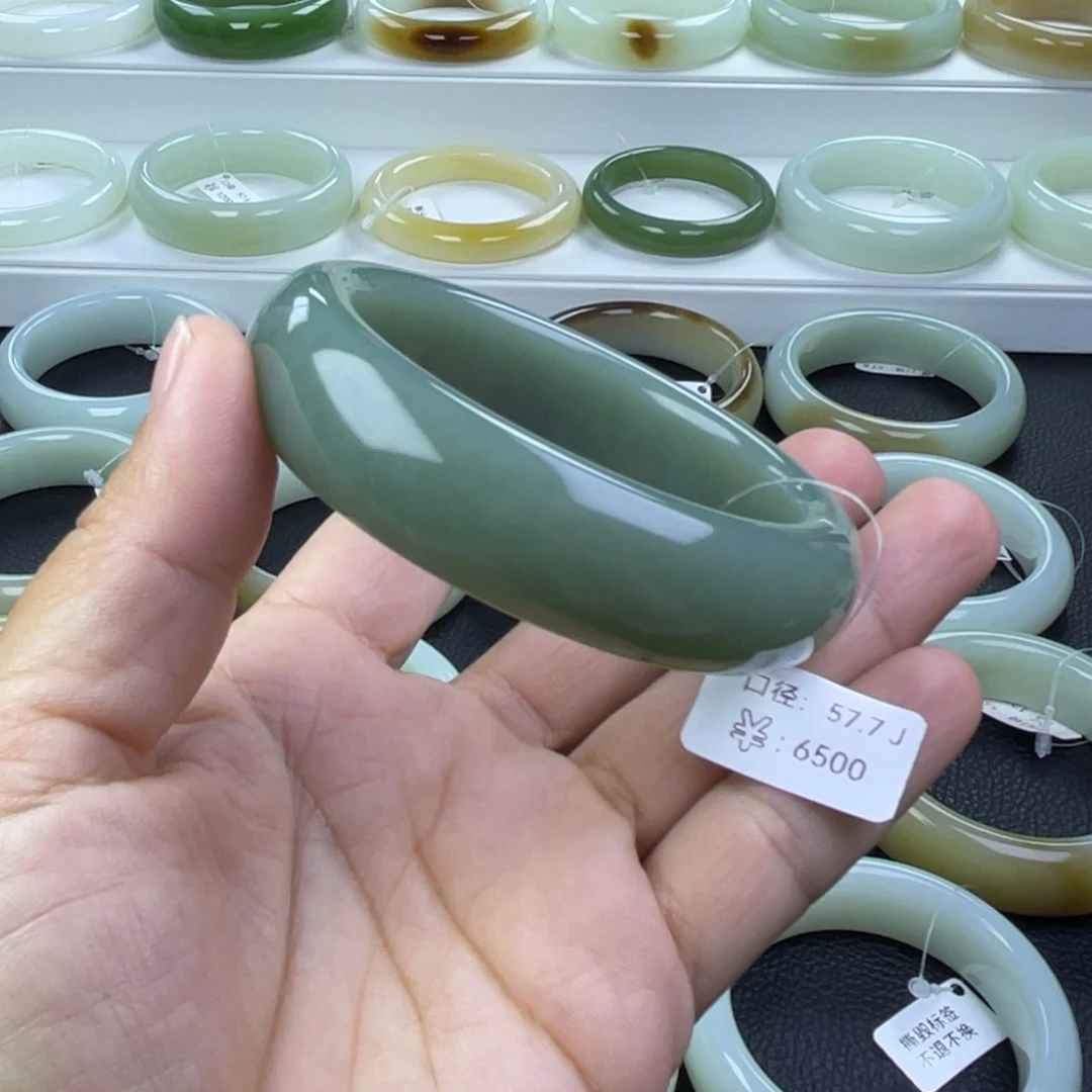 和田玉未镶嵌手镯