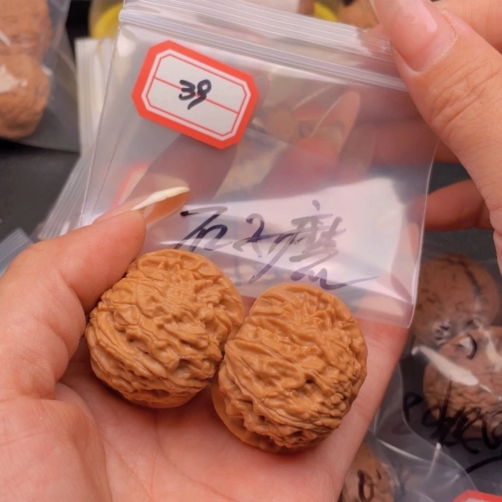 文***孩文玩核桃把件39石子磨