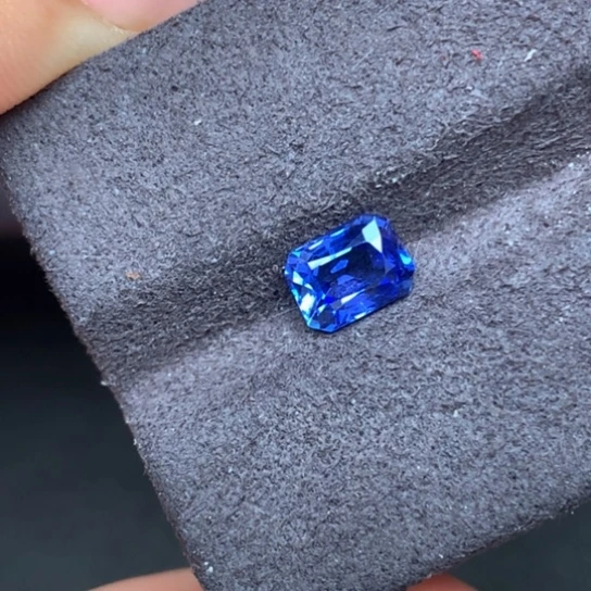 蓝宝石裸石天然矢车菊蓝宝石裸石1.09ct
