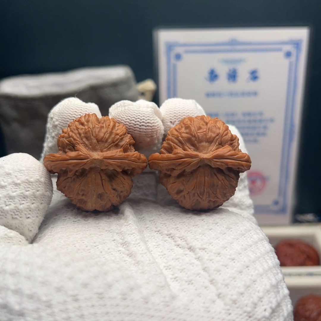 9***.文玩核桃把件闷白39