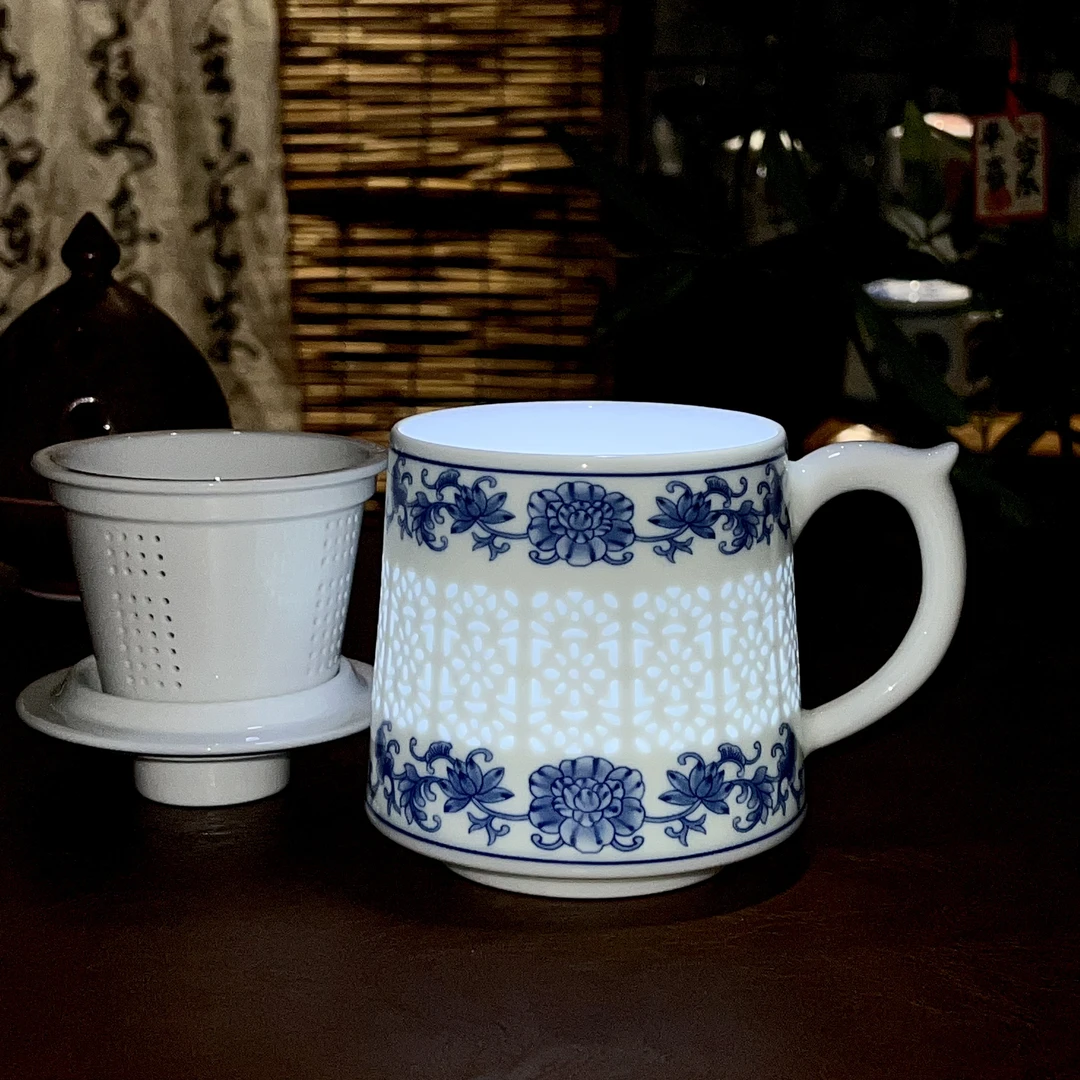 正宗景德镇缠枝青花玲珑陶瓷带盖内胆过滤茶杯办公室泡茶杯三件套