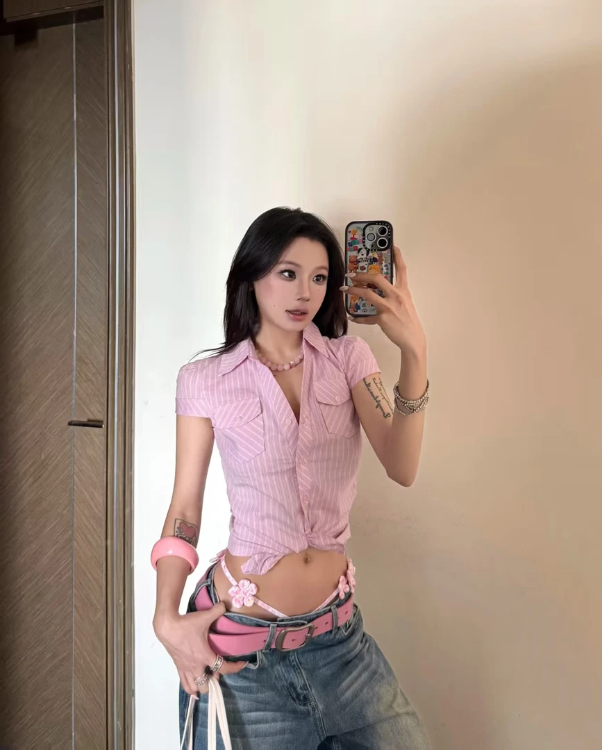 粉色条纹正肩短袖衬衫女夏季掐腰剪裁修身显瘦辣妹衬衣短款上衣潮
