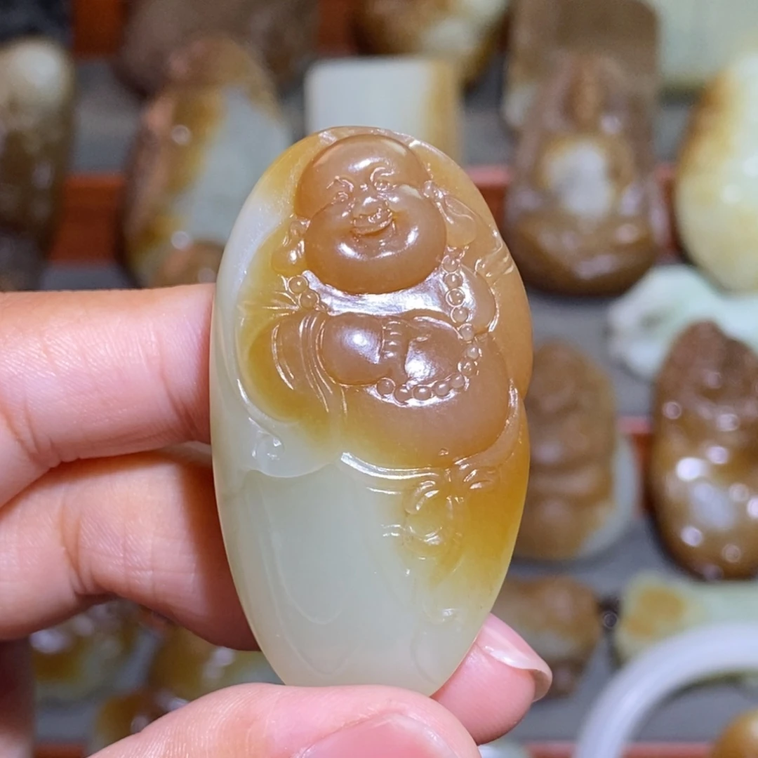 颈饰未镶嵌和田玉（糖玉）开心佛