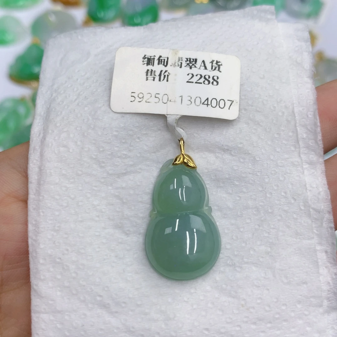 翡翠18K金镶嵌颈饰翡翠