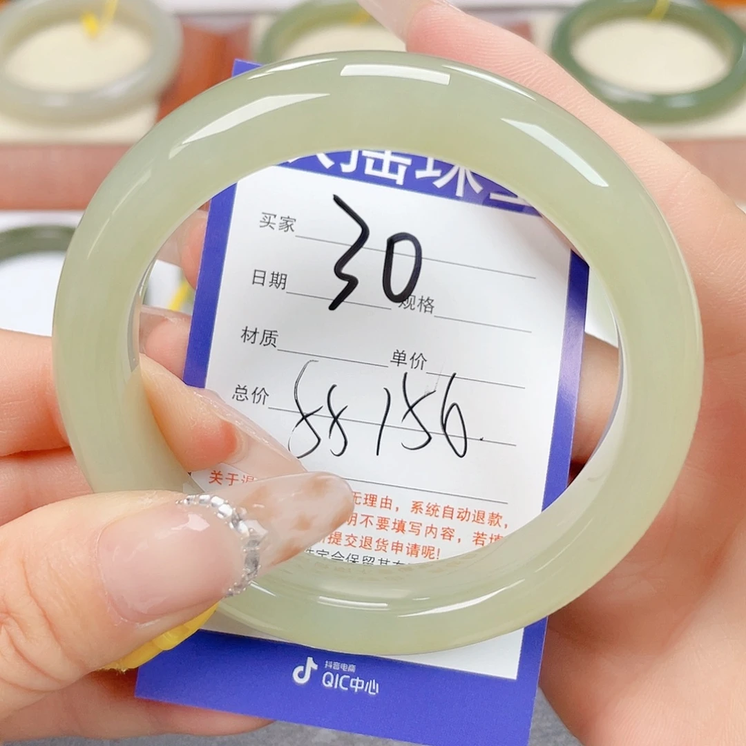 和田玉未镶嵌手镯