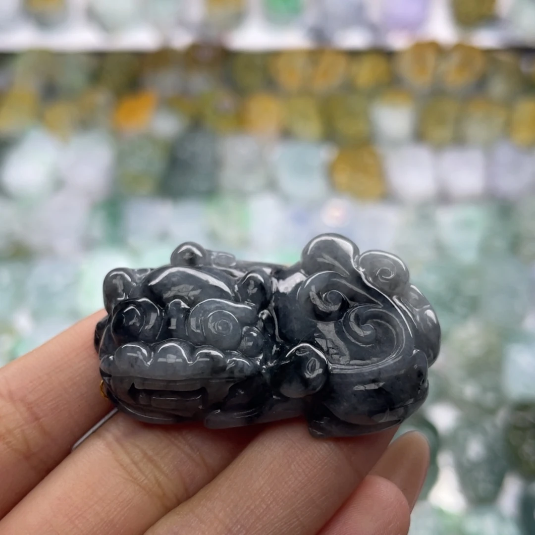 翡翠未镶嵌颈饰貔貅