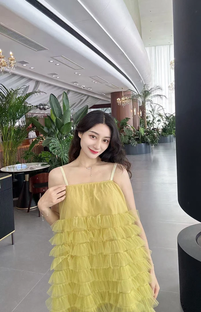 夏季新款小众设计绿色网纱吊带蓬蓬公主连衣裙时尚穿搭