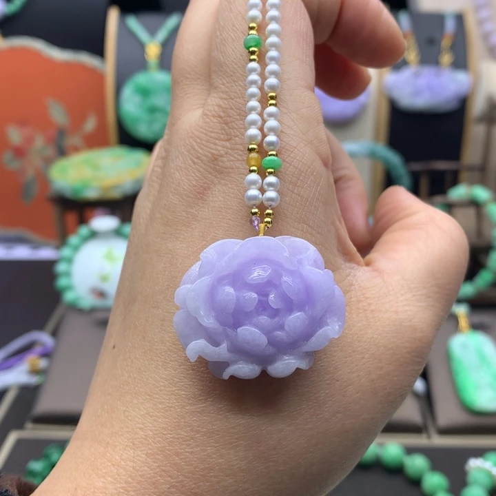 翡翠未镶嵌吊坠(赠链)