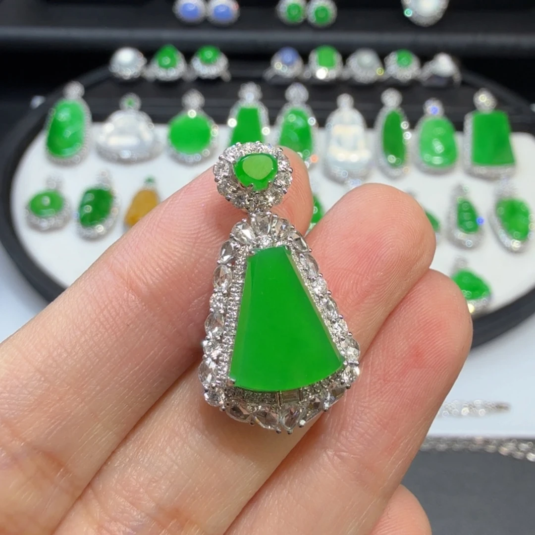 翡翠18K金镶嵌颈饰收到货48小时鉴赏期