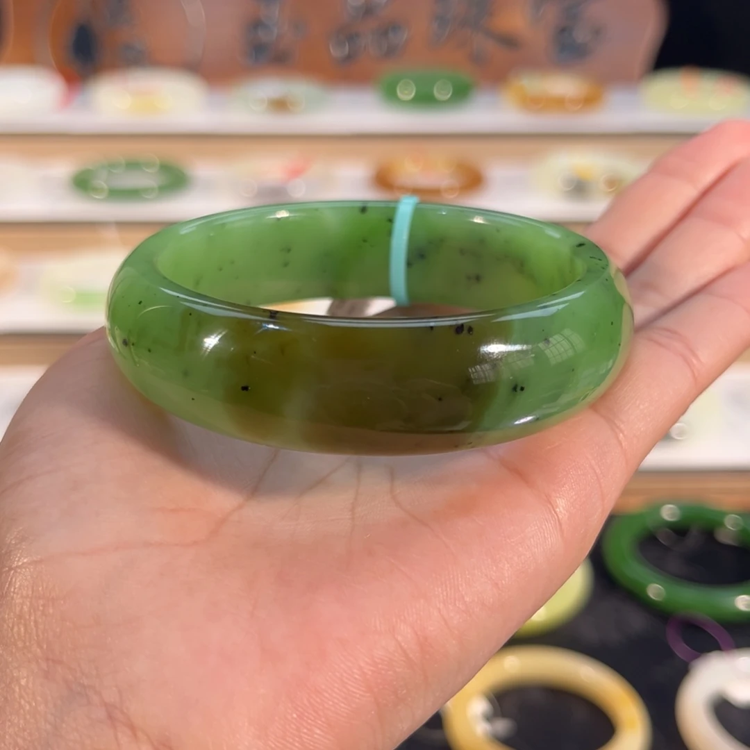 梅***和田玉未镶嵌手镯