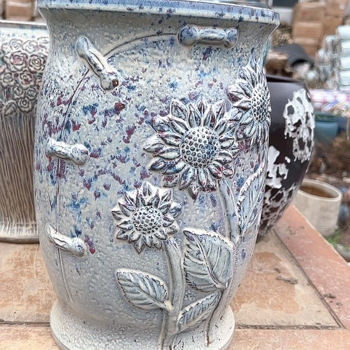 紫砂花盆口20高30。。。。。。。。。。。。