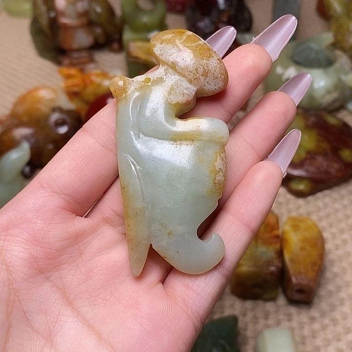 蛇纹石玉未镶嵌颈饰