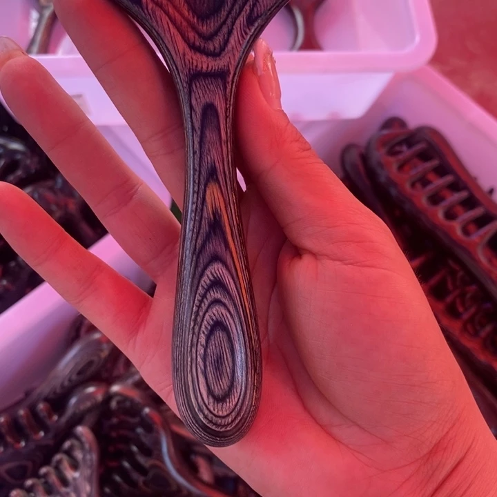 木y***人青金檀梳子一把按摩
