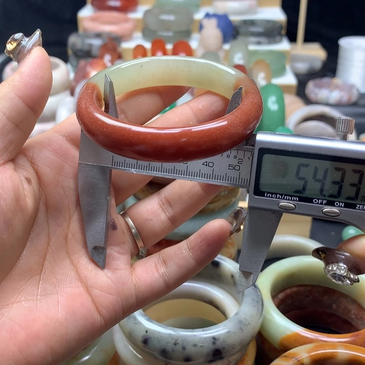 未镶嵌手镯石英质玉