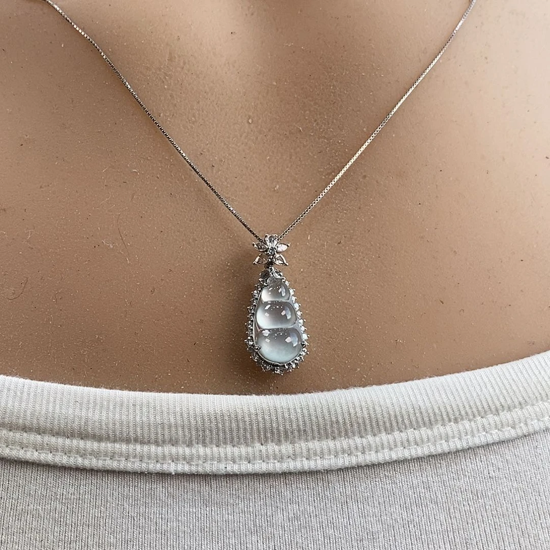 颈饰18K金镶嵌翡翠天然缅甸A货翡翠福豆