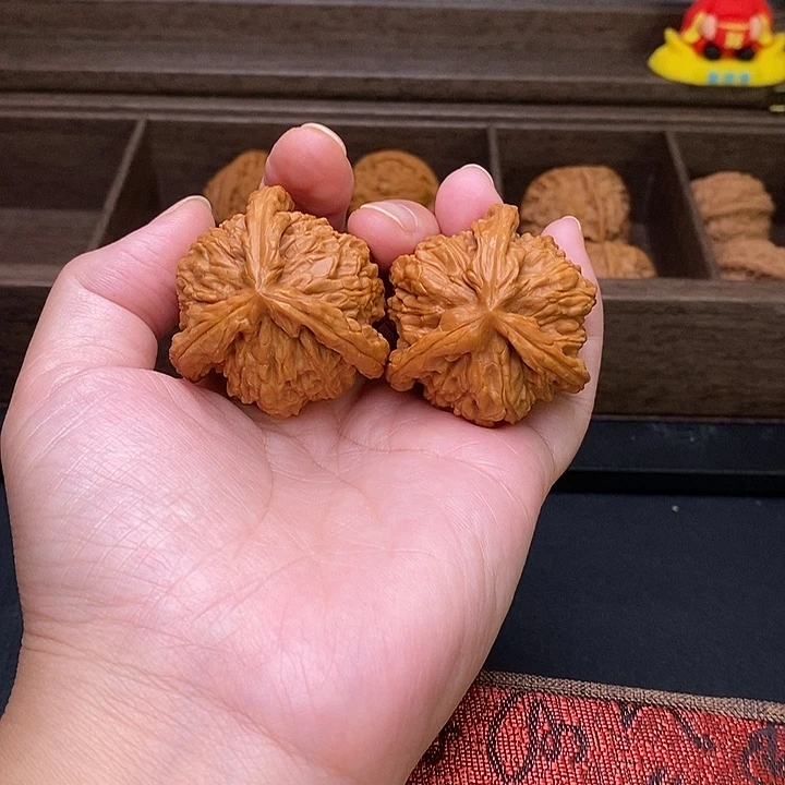 一***光把件文玩核桃白奔