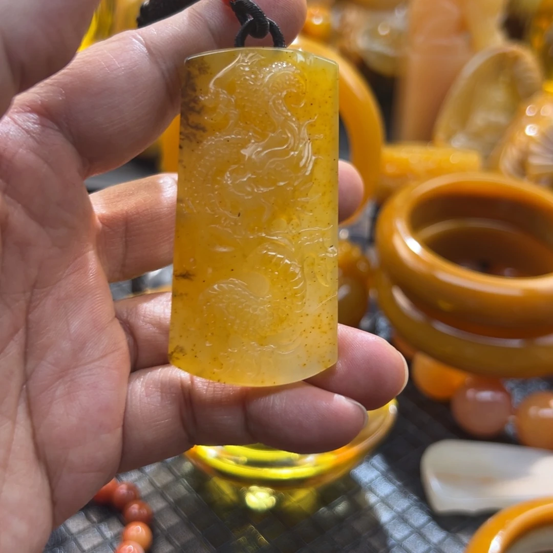 石英质玉未镶嵌颈饰