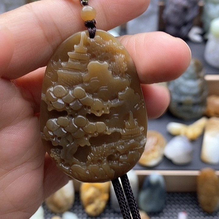 颈饰未镶嵌和田玉（糖玉）