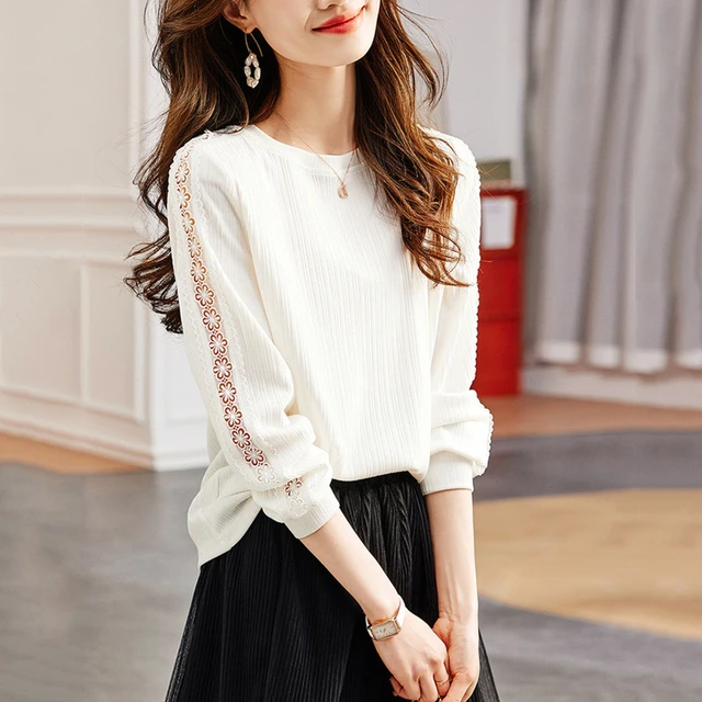 时尚甜美显瘦长袖T恤女2025春秋温柔别致圆领通勤打底衫套头上衣