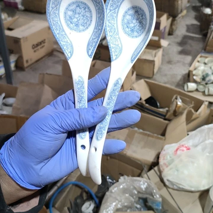 摆件盘子碗茶壶啥都有