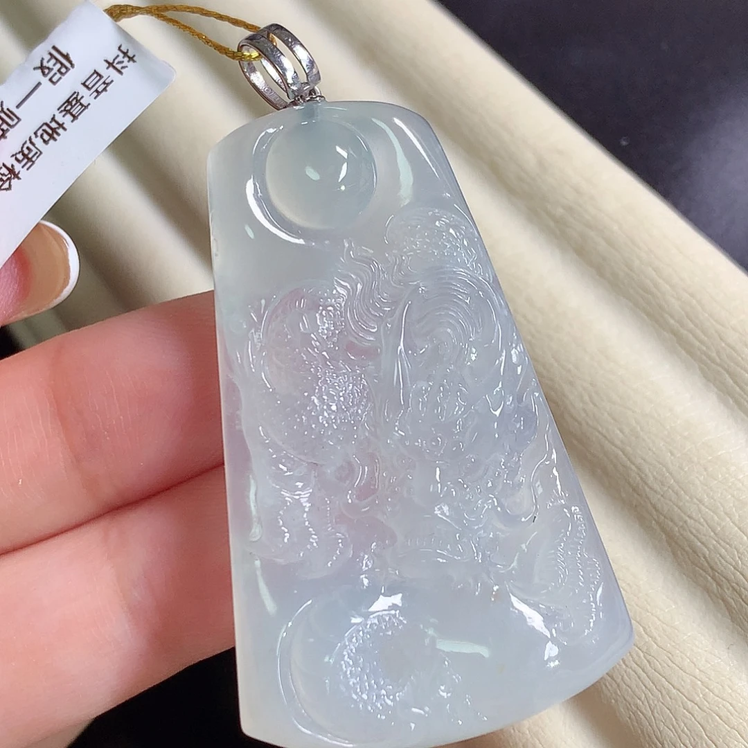 翡翠18K金镶嵌颈饰龙牌