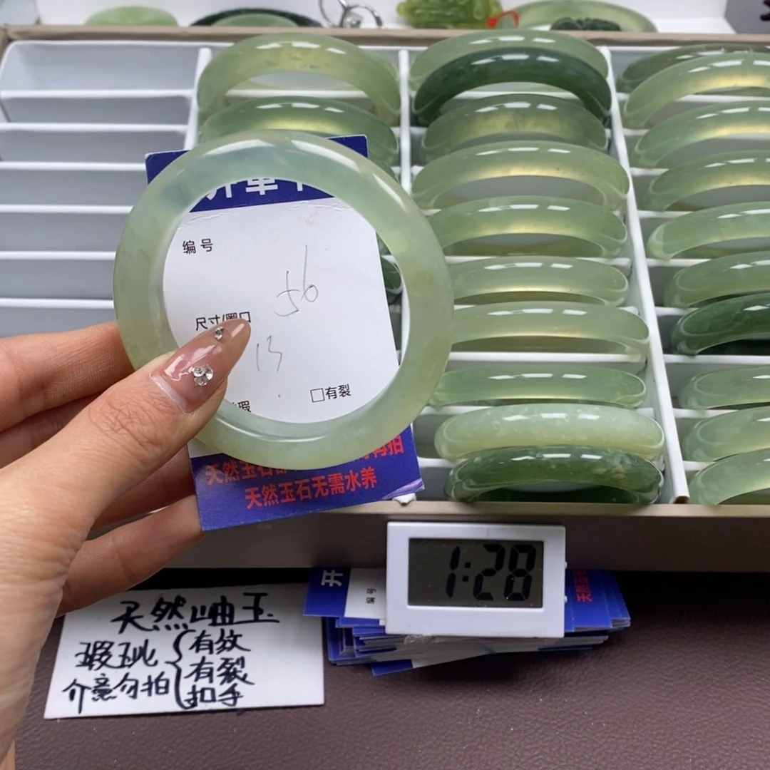 蛇纹石玉手镯未镶嵌