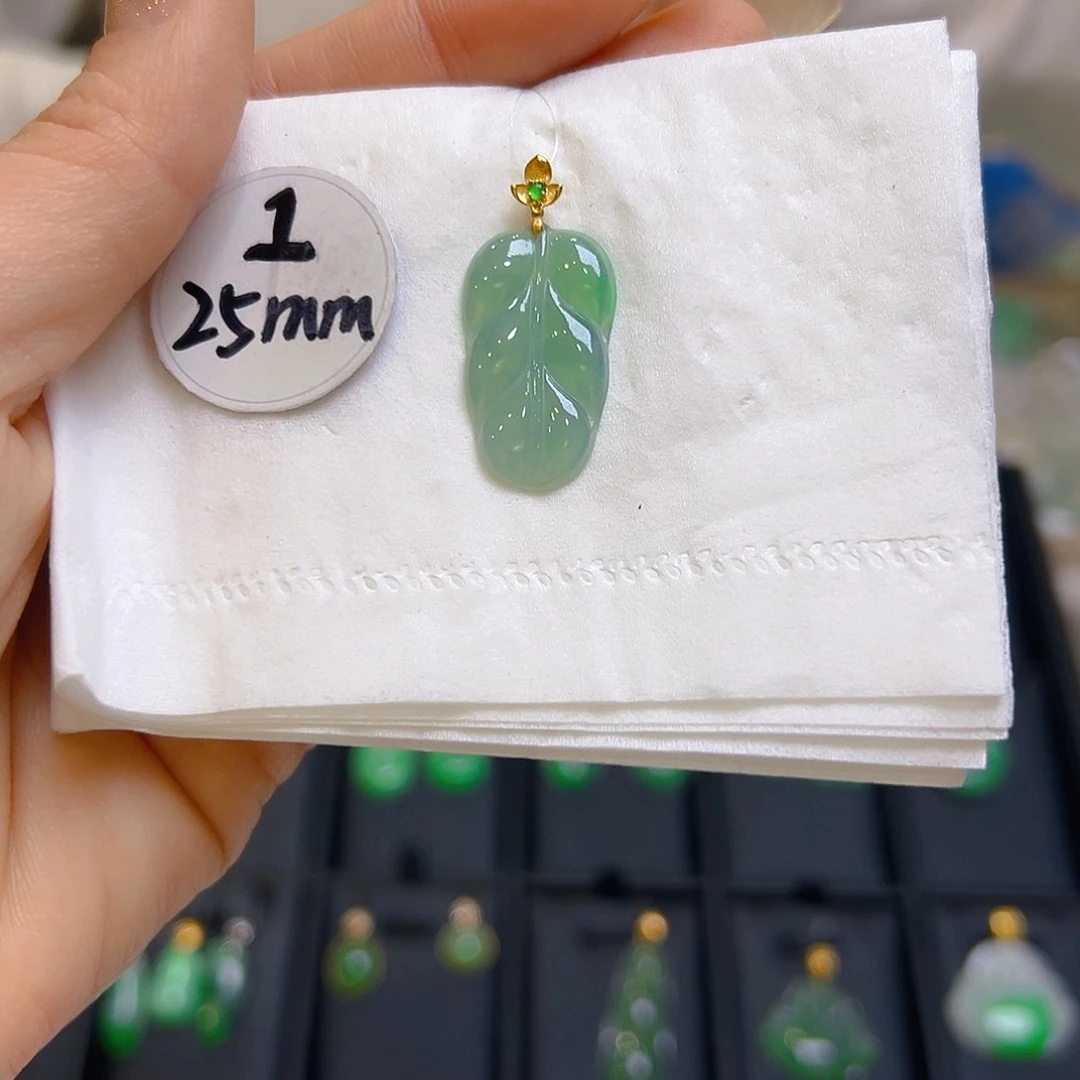 翡翠颈饰18K金镶嵌翡翠