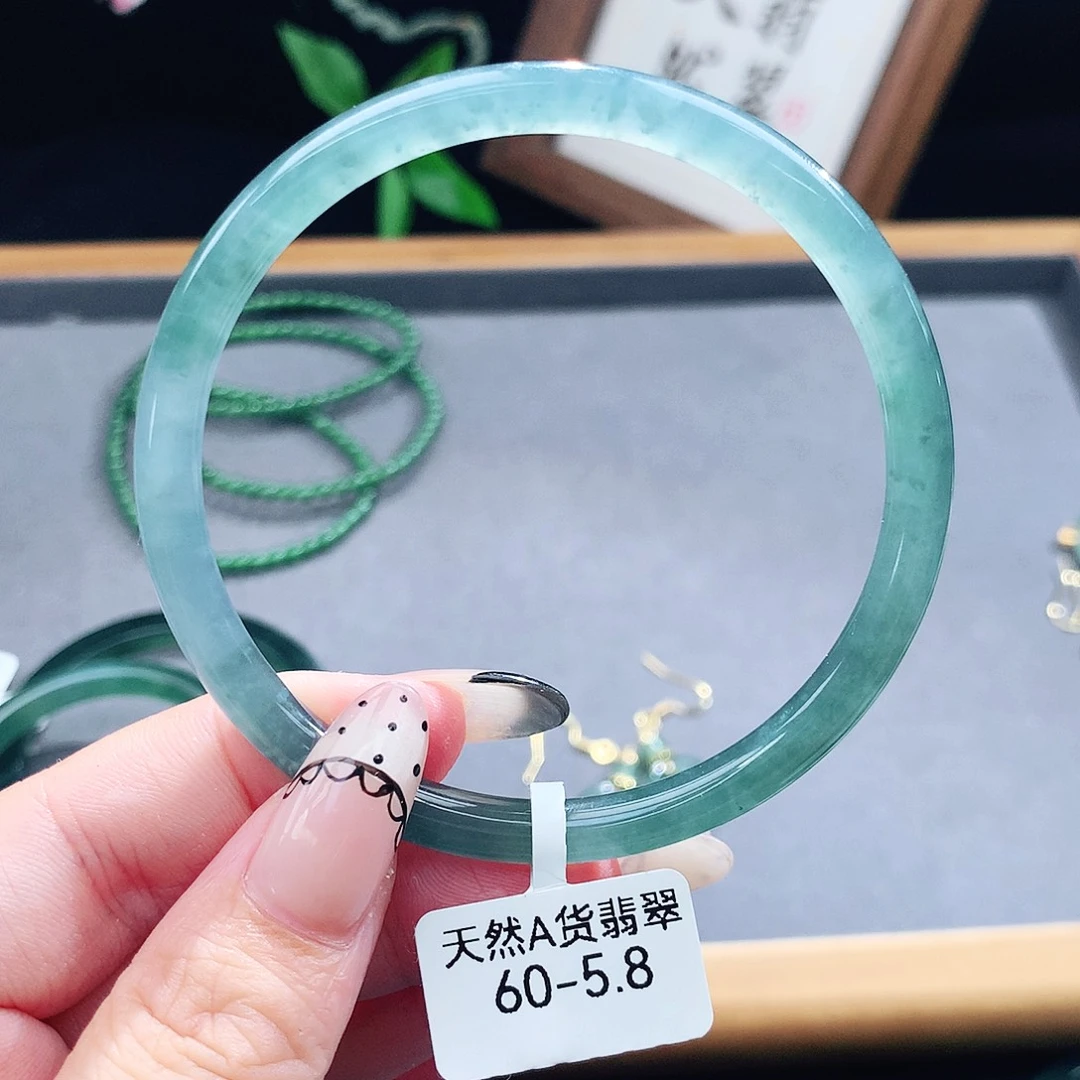 翡翠手镯（圆镯）未镶嵌