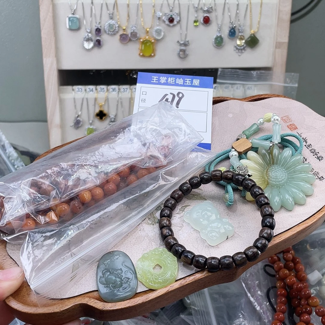 摸***鱼岫玉未镶嵌吊坠吊坠