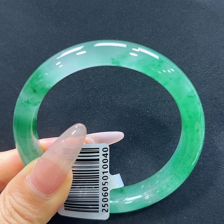 未镶嵌手镯石英质玉（非洲翠）