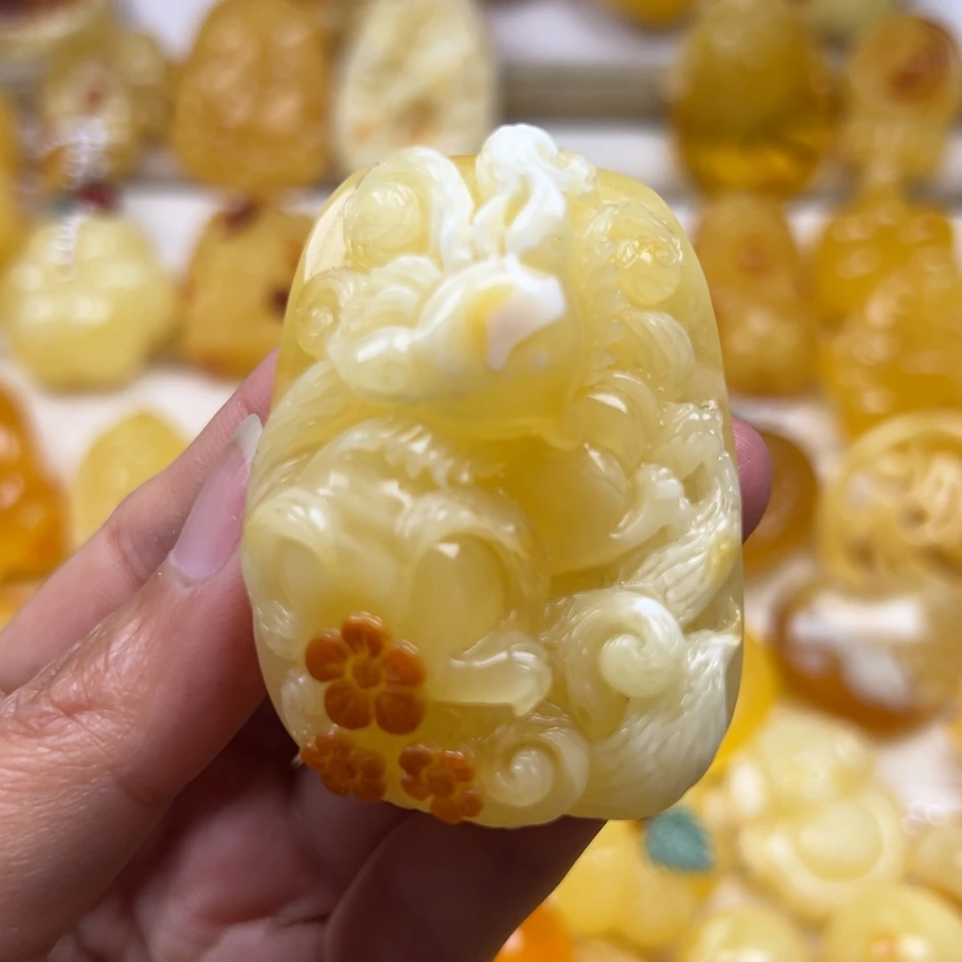 蜜蜡未镶嵌颈饰白蜡九尾狐