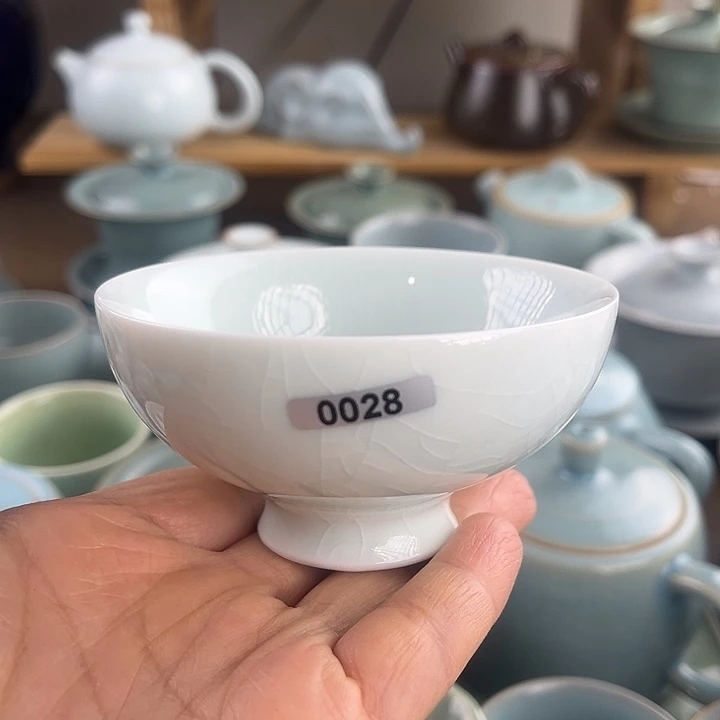 瓷片原矿原产地精品玉白压手主人杯