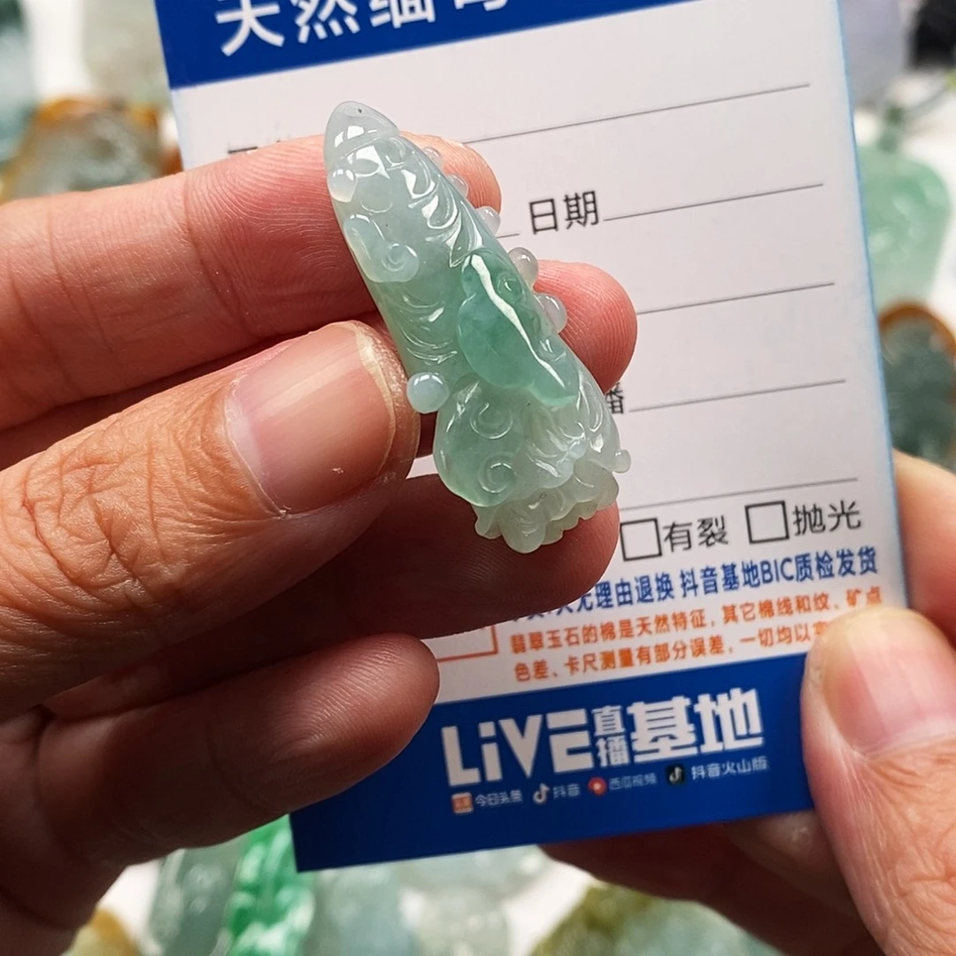 翡翠未镶嵌颈饰白菜
