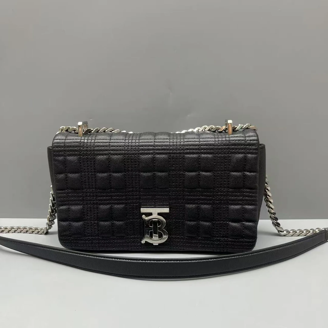 95新 BURBERRY/博柏利 荔枝纹牛皮Lola链条包 尺寸23*13 SV16461